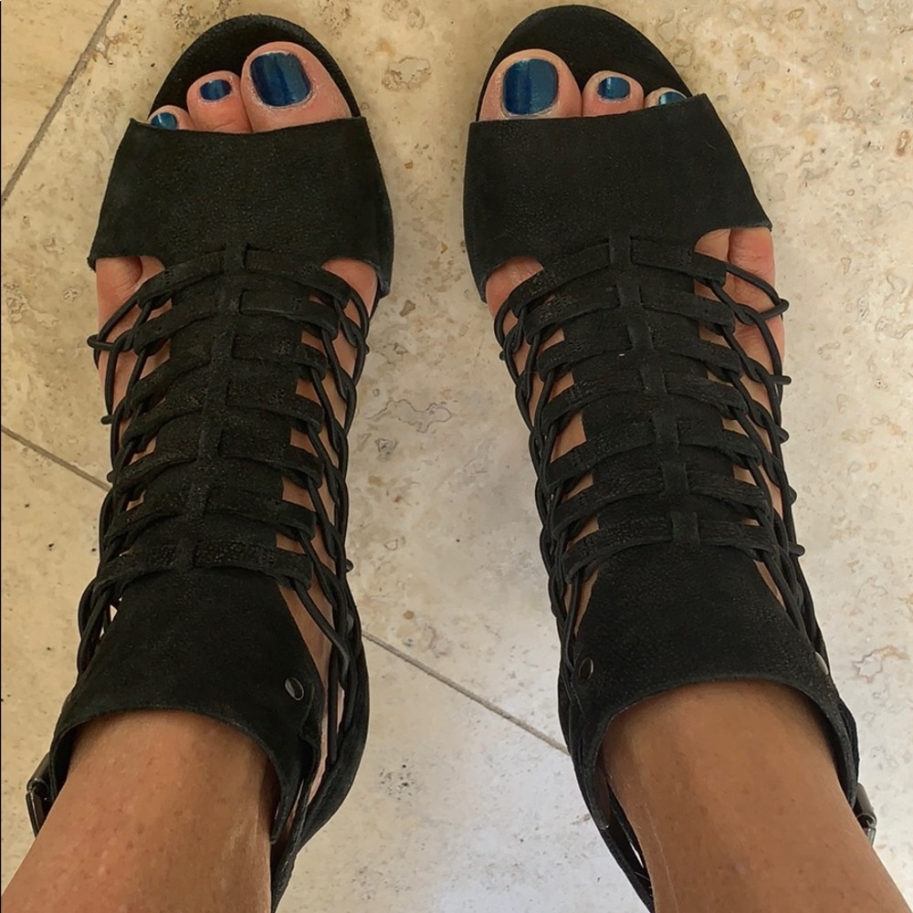 Both pairs-Brown/Black Vince Camuto heels 35$ - Picture 2 of 10